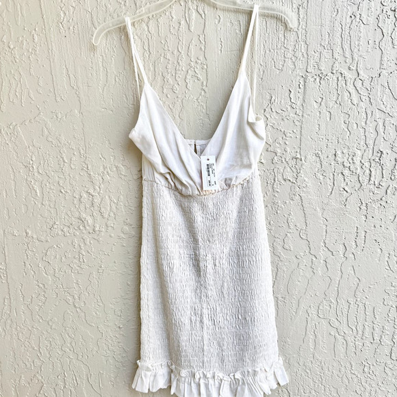 NWT Sky Blush Sleeveless Linen Smocked Ruffle V Neck Mini Dress White Size Small - Picture 1 of 7